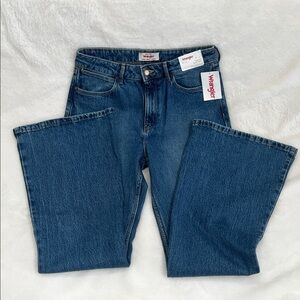 Wrangler Women’s Flare Jeans – Size 30x32 – New With Tags